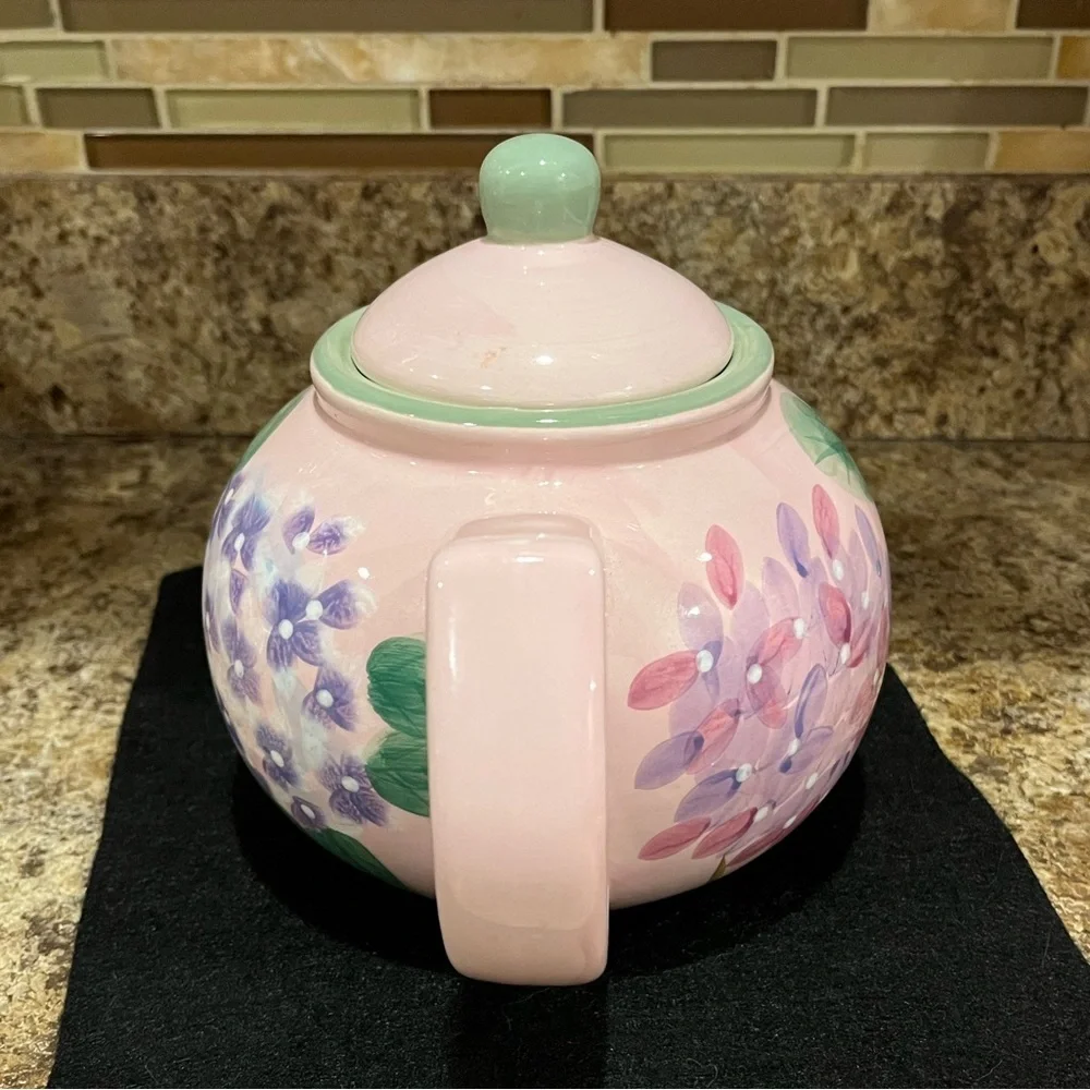 Nantucket Floral Hydrangeas Pink Teapot with Lid 7 Cup